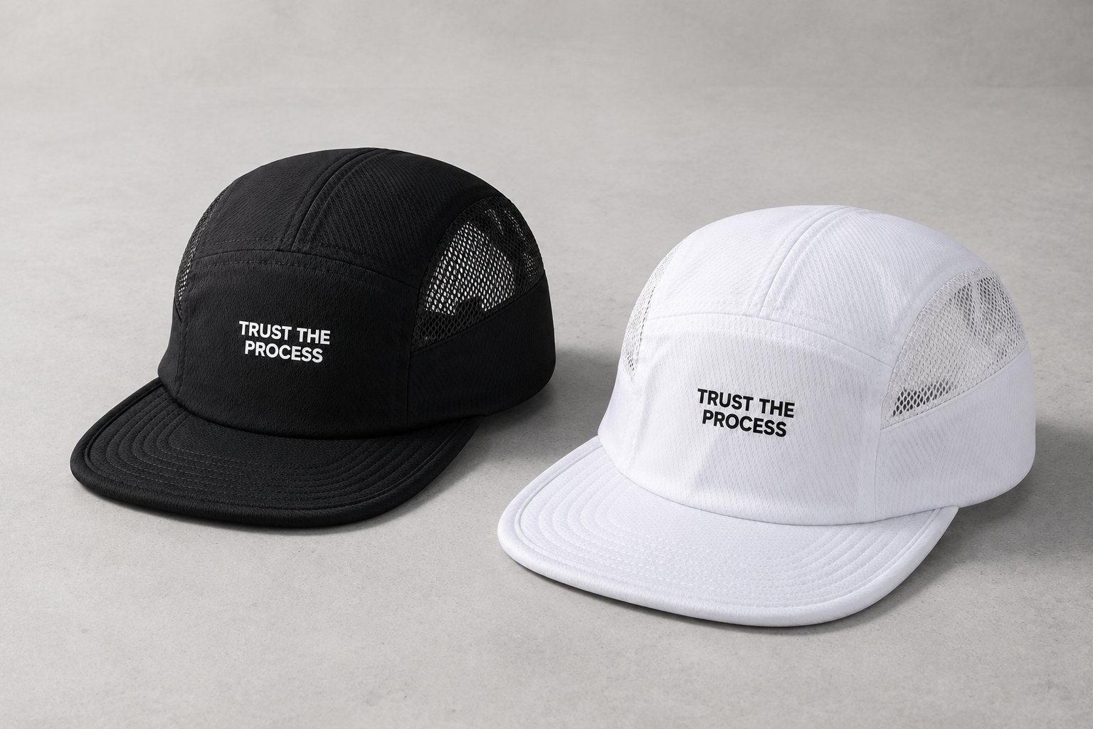 Bonés Five Panel Trust the Process nas cores preta e branca